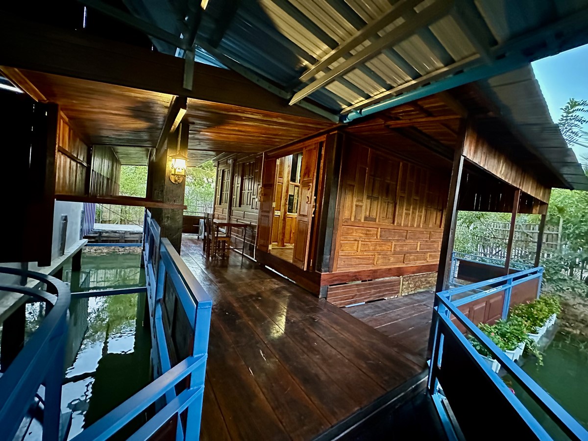 งานไม้ประณีต